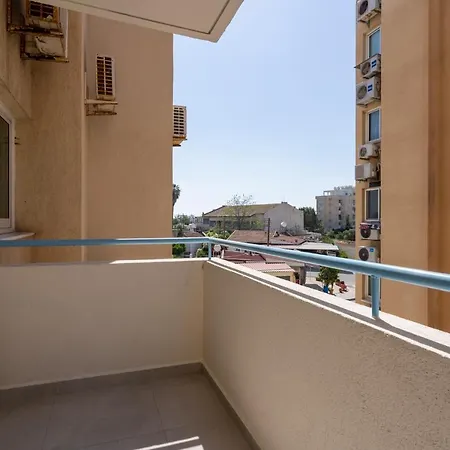 Apartment Andrea 3-bedroom In Mackenzie Larnaca