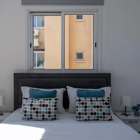 Andrea 3-bedroom In Mackenzie Larnaca