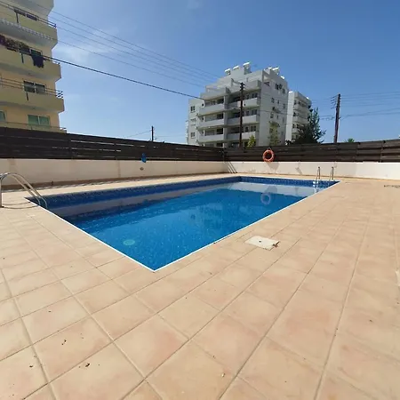 Apartment Andrea 3-bedroom In Mackenzie Larnaca